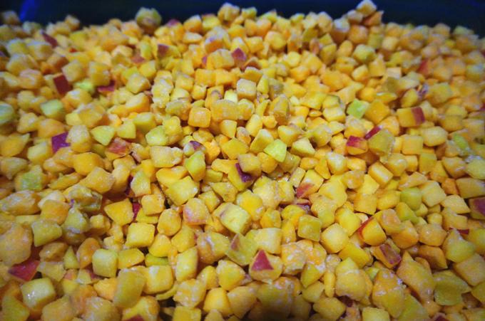 高品質のフラッシュフローズン、全粒アプリコット。スムージー、ベーキングに最適。工場供給、IQF処理、新鮮な冷凍フルーツ。 3