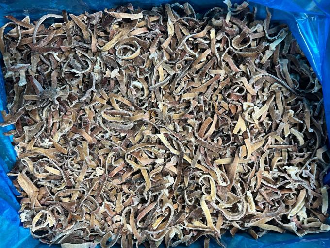 Sinocharm 新シーズン BRC 認証済み W 4-6mm 冷凍フレッシュマッシュルーム IQF ブラックファンガスストリップ 1