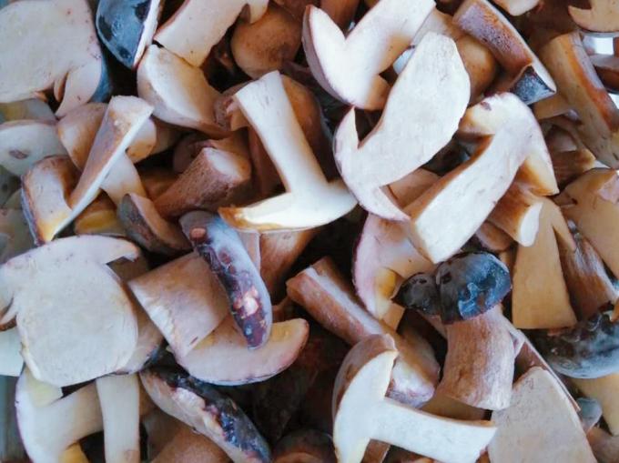 冷凍きのこ IQF ポルチーニ (Boletus edulis) グレードA 24ヶ月保存可能 ISO HACCP BRC KOSHER HALAL 認証 10トン MOQ 1